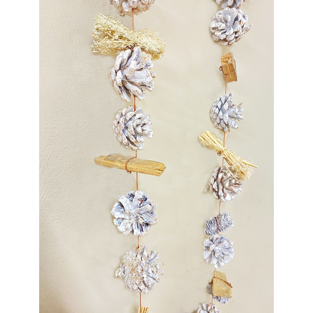 White Frosted Garland With Pinescones 1.5m
